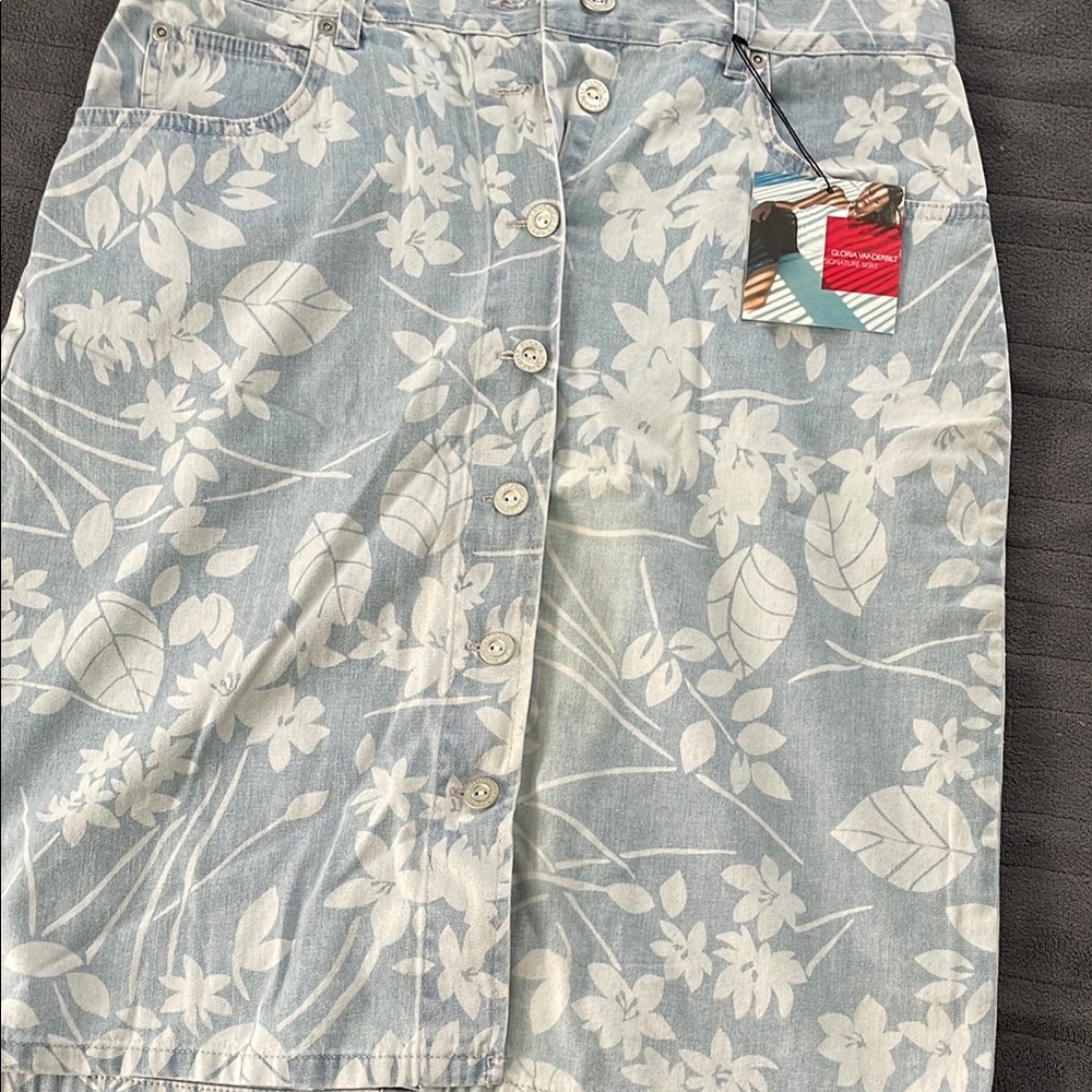 Gloria Vanderbilt Signature Denim Skirt